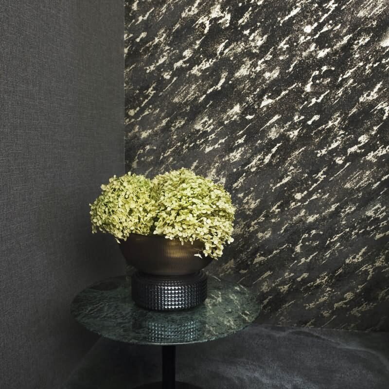 Vliestapete in Marmoroptik mit leichter Struktur braun, gold Putzoptik (86526)