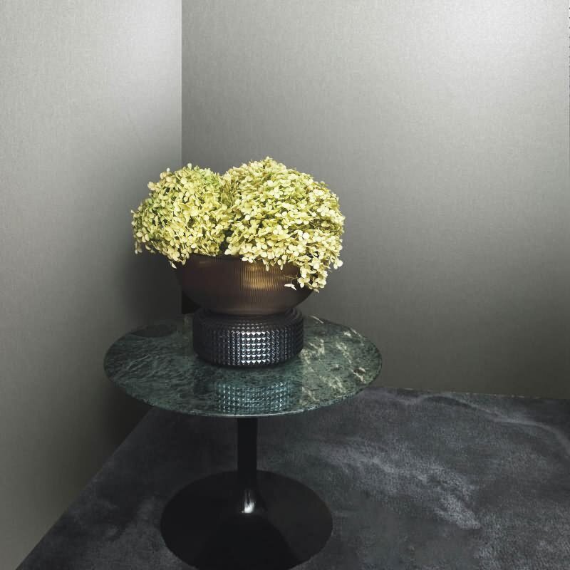 Vliestapete mit glänzendem Hammerschlag Motiv grau, beige Metalloptik (86570)