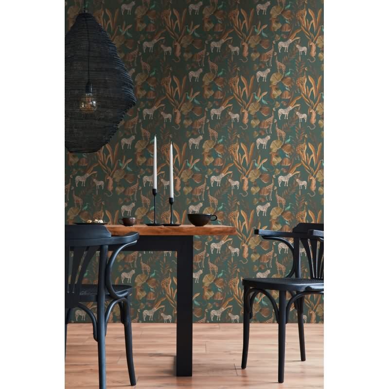Dunkle Safari-Tapete mit Zebras, Giraffen & exotischen Vögeln auf grünbraunem Hintergrund livingwalls (782182)
