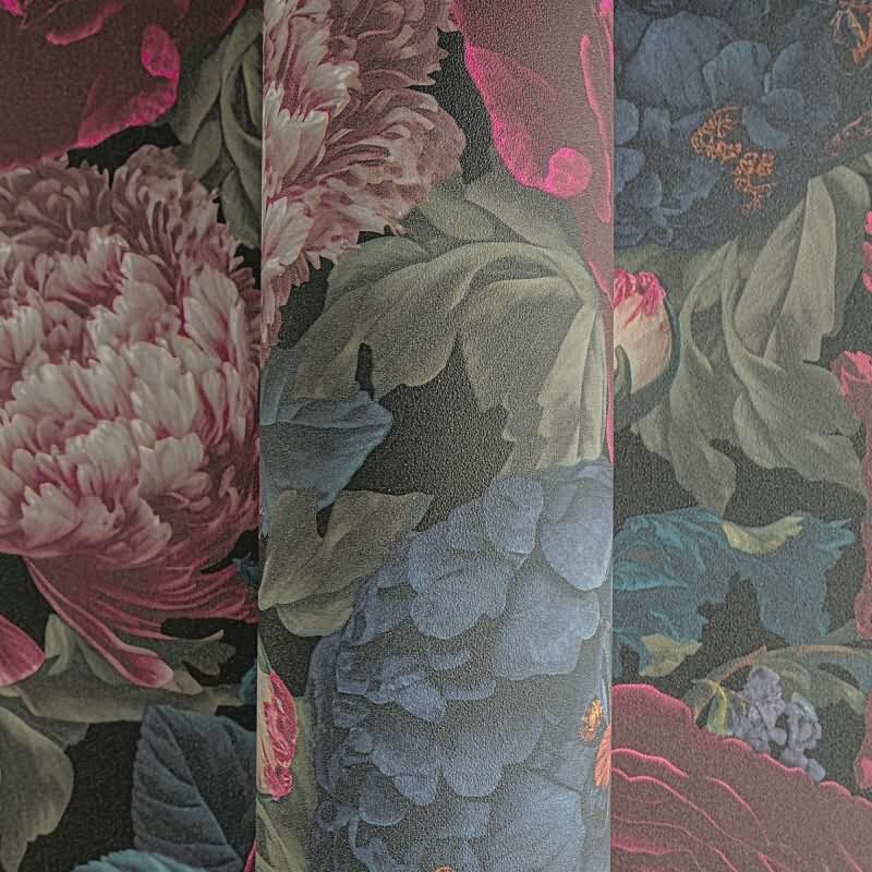 Dunkle Blumentapete mit üppigen Pfingstrosen und Schmetterlingen (399791)