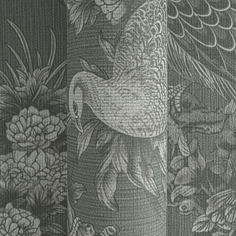 Vliestapete mit Pfauen und Blumen in Schwarz-Weiß auf dunklem Hintergrund (399821)