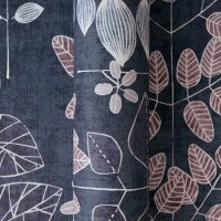 Vliestapete Dunkelblau mit lila-ros&eacute;...